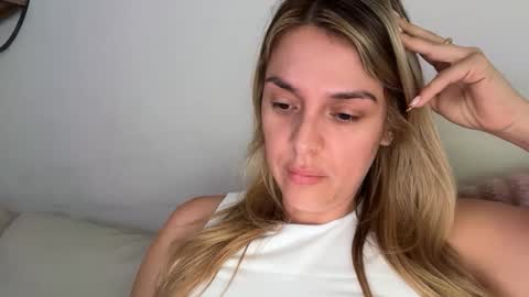 Snapshot of emilelovesyou chatting on 04/25/26, 01:36 emilelovesyou online show from 04/25/26, 01:36