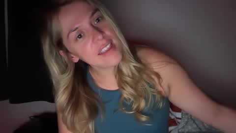 Snapshot of emilelovesyou chatting on 05/20/26, 04:51 emilelovesyou online show from 05/20/26, 04:51