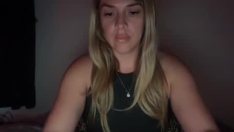 Snapshot of emilelovesyou chatting on 05/23/26, 01:26 emilelovesyou online show from 05/23/26, 01:26