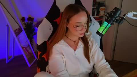 Snapshot of emili1_bc chatting on 03/11/25, 12:17 Emili online show from 03/11/25, 12:17