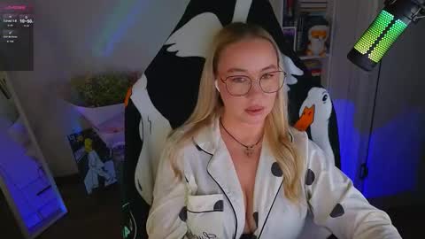 Snapshot of emili1_bc chatting on 09/09/25, 11:04 Emili online show from 09/09/25, 11:04