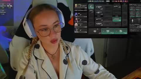 Snapshot of emili1_bc chatting on 09/11/25, 06:30 Emili online show from 09/11/25, 06:30