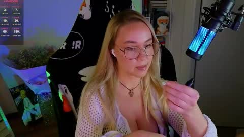 Snapshot of emili1_bc chatting on 10/09/25, 01:09 Emili online show from 10/09/25, 01:09