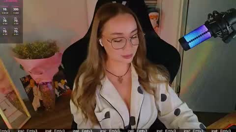 Emili online show from 12/01/25, 11:48