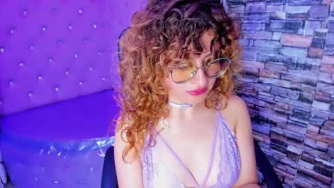 Snapshot of emili_rouse_ chatting on 10/02/25, 04:25 Emy  online show from 10/02/25, 04:25