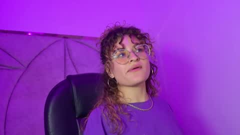 Snapshot of emili_rouse_ chatting on 10/08/25, 07:55 Emy  online show from 10/08/25, 07:55