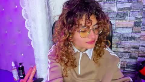 Snapshot of emili_rouse_ chatting on 10/15/25, 03:01 Emy  online show from 10/15/25, 03:01