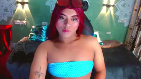 Snapshot of emili_roux chatting on 01/13/25, 01:17 Emili roux online show from 01/13/25, 01:17