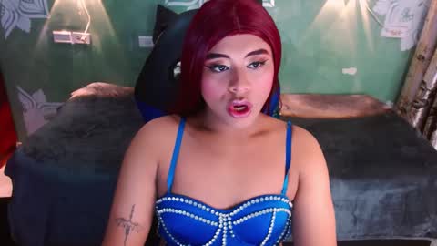 Snapshot of emili_roux chatting on 01/14/25, 12:35 Emili roux online show from 01/14/25, 12:35