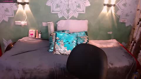 Snapshot of emili_roux chatting on 02/04/25, 03:57 Emili roux online show from 02/04/25, 03:57