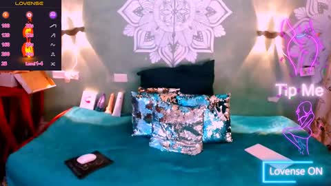 Snapshot of emili_roux chatting on 02/25/25, 01:50 Emili roux online show from 02/25/25, 01:50