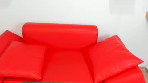 Snapshot of emili_slim chatting on 09/11/25, 08:20 emili_slim online show from 09/11/25, 08:20