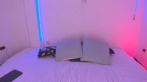 emili_williams10 online show from 04/14/26, 03:56