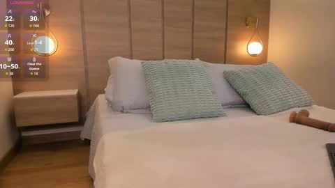 emilia_1040 online show from 09/18/25, 12:18