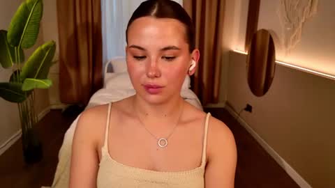 Snapshot of emilia_dream chatting on 06/19/26, 06:01 emilia_dream online show from 06/19/26, 06:01