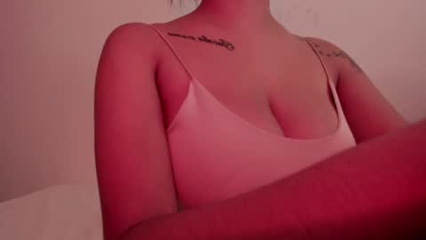 Snapshot of emilia_ghendle chatting on 01/23/25, 08:35 Emilia Big Boobs online show from 01/23/25, 08:35