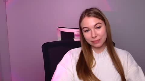 Snapshot of emilia_ilia chatting on 01/29/25, 12:56 Emilia online show from 01/29/25, 12:56