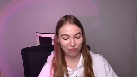 Snapshot of emilia_ilia chatting on 01/31/25, 09:16 Emilia online show from 01/31/25, 09:16