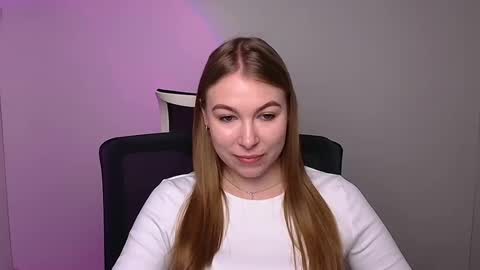 Snapshot of emilia_ilia chatting on 02/04/25, 09:17 Emilia online show from 02/04/25, 09:17