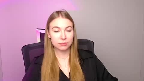 Snapshot of emilia_ilia chatting on 02/05/25, 06:13 Emilia online show from 02/05/25, 06:13