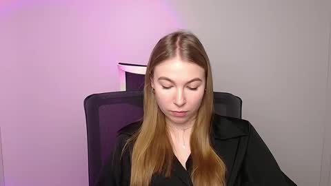 Snapshot of emilia_ilia chatting on 02/05/25, 09:15 Emilia online show from 02/05/25, 09:15