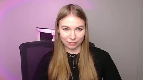 Snapshot of emilia_ilia chatting on 02/06/25, 09:11 Emilia online show from 02/06/25, 09:11