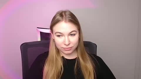 Snapshot of emilia_ilia chatting on 02/07/25, 09:05 Emilia online show from 02/07/25, 09:05