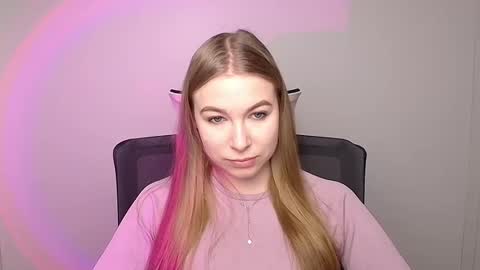 Snapshot of emilia_ilia chatting on 02/08/25, 06:12 Emilia online show from 02/08/25, 06:12