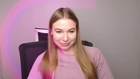 Snapshot of emilia_ilia chatting on 02/08/25, 09:24 Emilia online show from 02/08/25, 09:24