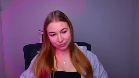 Snapshot of emilia_ilia chatting on 02/10/25, 06:09 Emilia online show from 02/10/25, 06:09