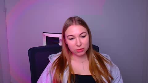 Snapshot of emilia_ilia chatting on 02/10/25, 09:14 Emilia online show from 02/10/25, 09:14