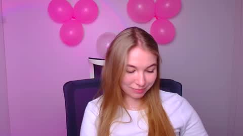 Snapshot of emilia_ilia chatting on 02/12/25, 09:10 Emilia online show from 02/12/25, 09:10