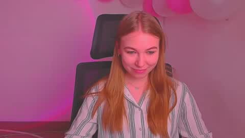 Snapshot of emilia_ilia chatting on 02/13/25, 12:32 Emilia online show from 02/13/25, 12:32