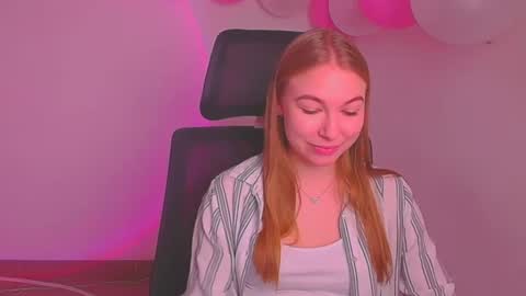 Snapshot of emilia_ilia chatting on 02/13/25, 03:35 Emilia online show from 02/13/25, 03:35