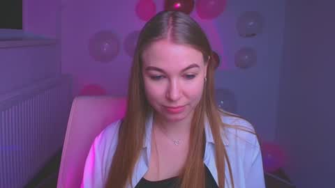 Snapshot of emilia_ilia chatting on 02/14/25, 09:13 Emilia online show from 02/14/25, 09:13