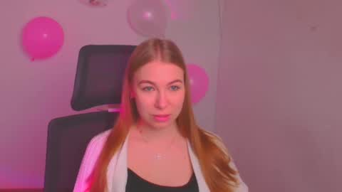 Snapshot of emilia_ilia chatting on 02/17/25, 06:09 Emilia online show from 02/17/25, 06:09