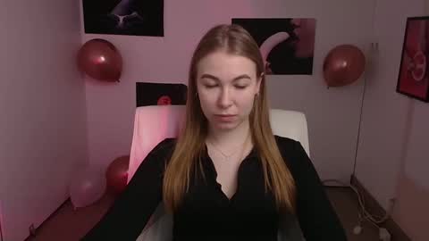 Snapshot of emilia_ilia chatting on 02/19/25, 06:11 Emilia online show from 02/19/25, 06:11