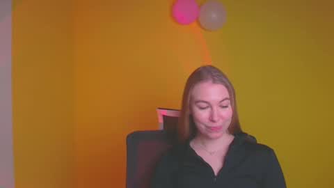 Snapshot of emilia_ilia chatting on 02/20/25, 03:52 Emilia online show from 02/20/25, 03:52