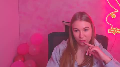 Snapshot of emilia_ilia chatting on 02/21/25, 09:13 Emilia online show from 02/21/25, 09:13