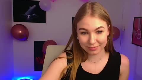 Snapshot of emilia_ilia chatting on 02/25/25, 03:16 Emilia online show from 02/25/25, 03:16