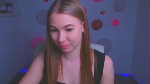 Snapshot of emilia_ilia chatting on 03/07/25, 12:12 Emilia online show from 03/07/25, 12:12