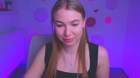 Snapshot of emilia_ilia chatting on 03/07/25, 03:18 Emilia online show from 03/07/25, 03:18