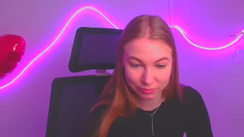 Snapshot of emilia_ilia chatting on 03/11/25, 09:13 Emilia online show from 03/11/25, 09:13