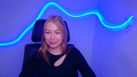 Snapshot of emilia_ilia chatting on 09/19/25, 05:20 Emilia online show from 09/19/25, 05:20