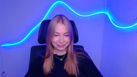 Snapshot of emilia_ilia chatting on 09/20/25, 05:30 Emilia online show from 09/20/25, 05:30