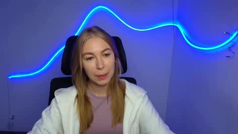 Snapshot of emilia_ilia chatting on 09/24/25, 05:33 Emilia online show from 09/24/25, 05:33