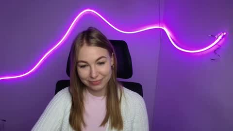 Snapshot of emilia_ilia chatting on 10/01/25, 05:35 Emilia online show from 10/01/25, 05:35