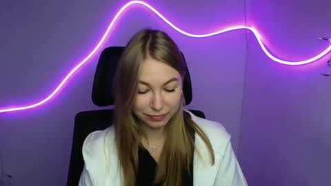 Snapshot of emilia_ilia chatting on 10/02/25, 05:14 Emilia online show from 10/02/25, 05:14