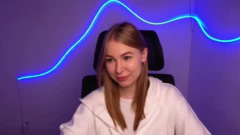 Snapshot of emilia_ilia chatting on 10/08/25, 05:49 Emilia online show from 10/08/25, 05:49