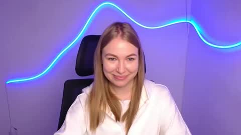 Snapshot of emilia_ilia chatting on 10/10/25, 06:23 Emilia online show from 10/10/25, 06:23